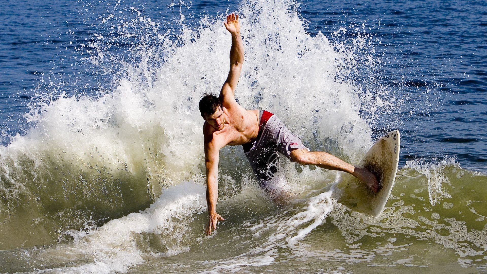 费德勒赛事官方发布高光表现新规，MAD争议不断，网球规则变革下的风暴与反思，新规引风暴，费德勒赛事MAD争议与网球规则变革之辩